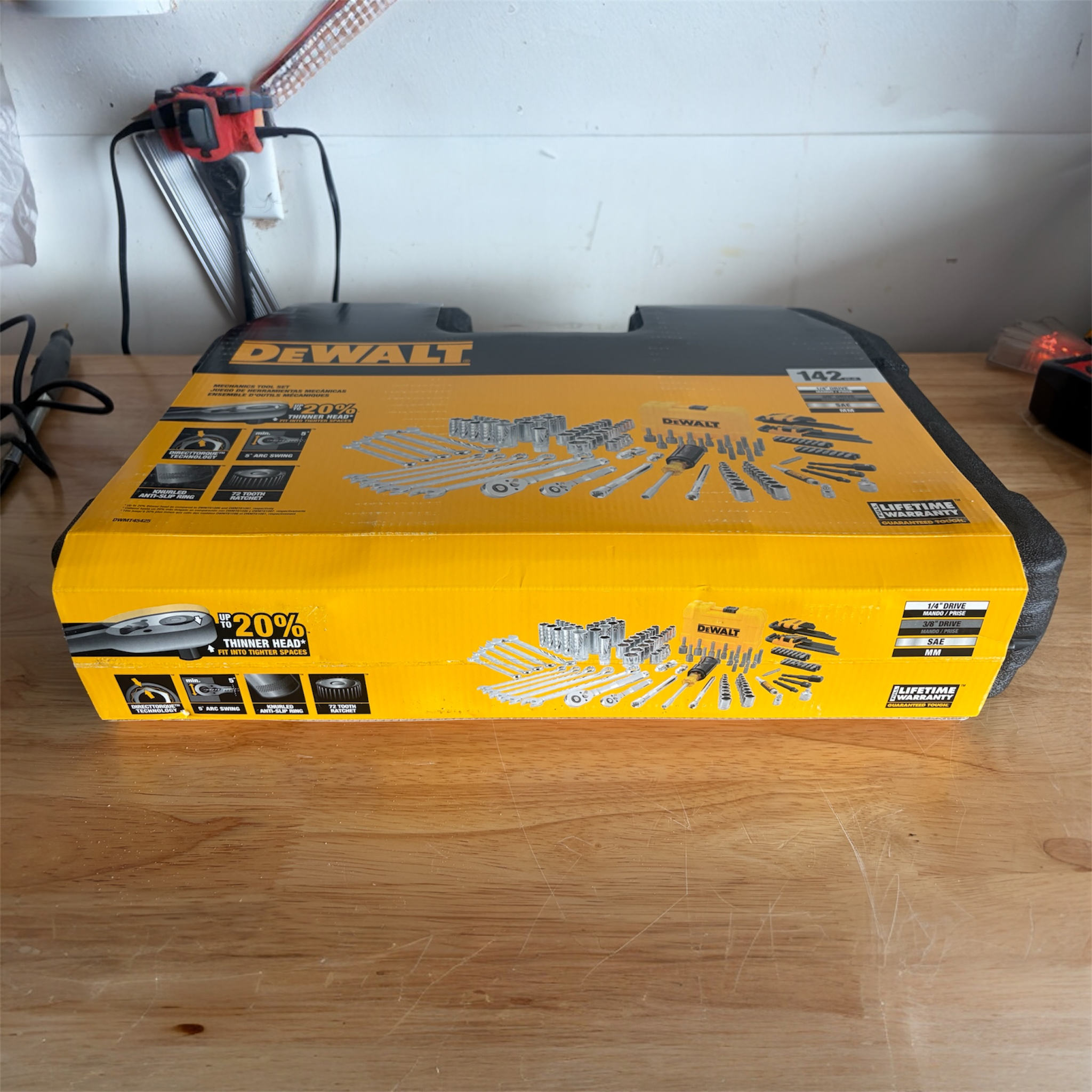 Dewalt 142-Piece 1/4 in. and 3/8 in. Drive SAE and Metric Mechanics Tool Set with Carrier