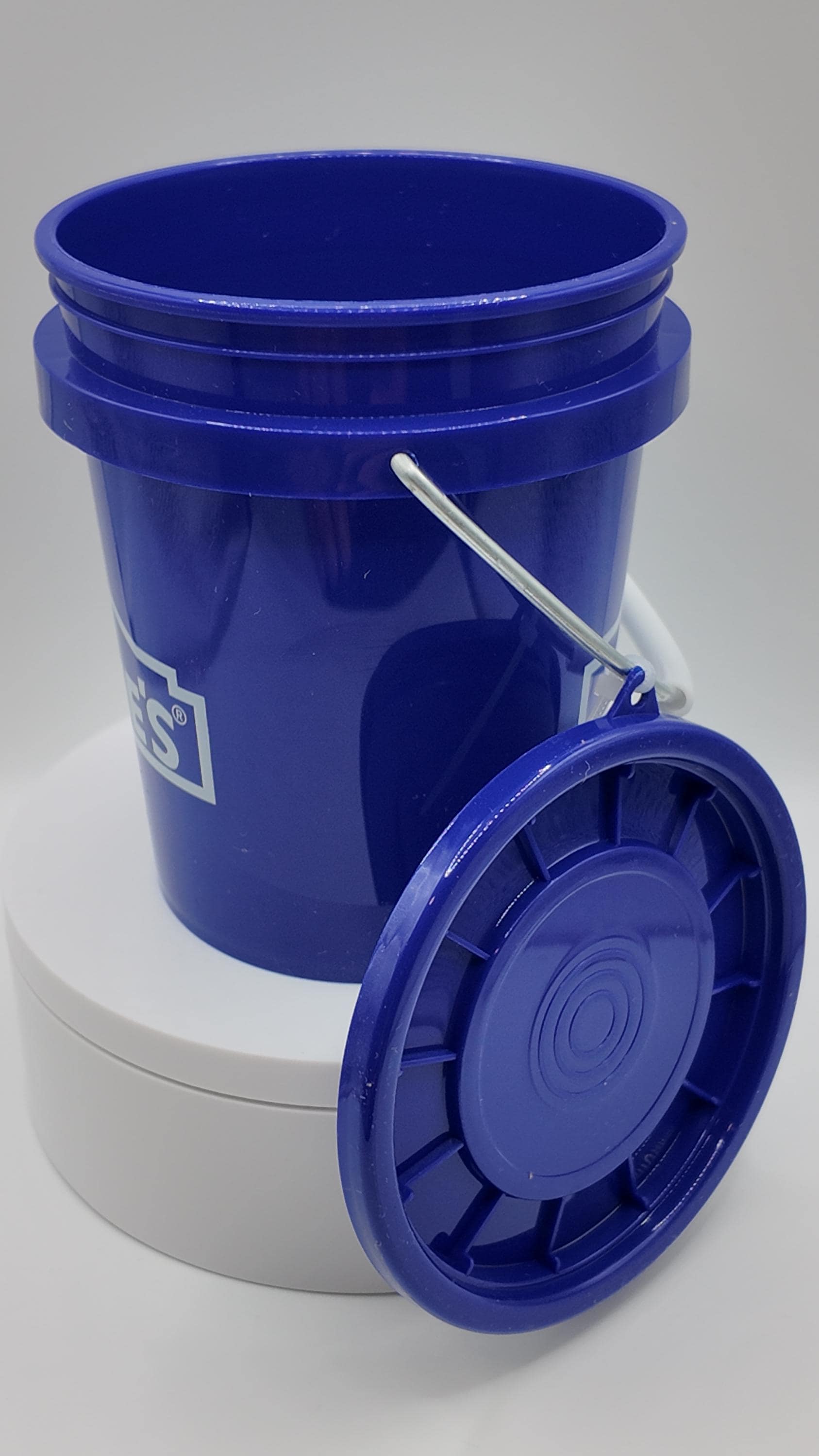 Lowe's Mini Bucket with Lid