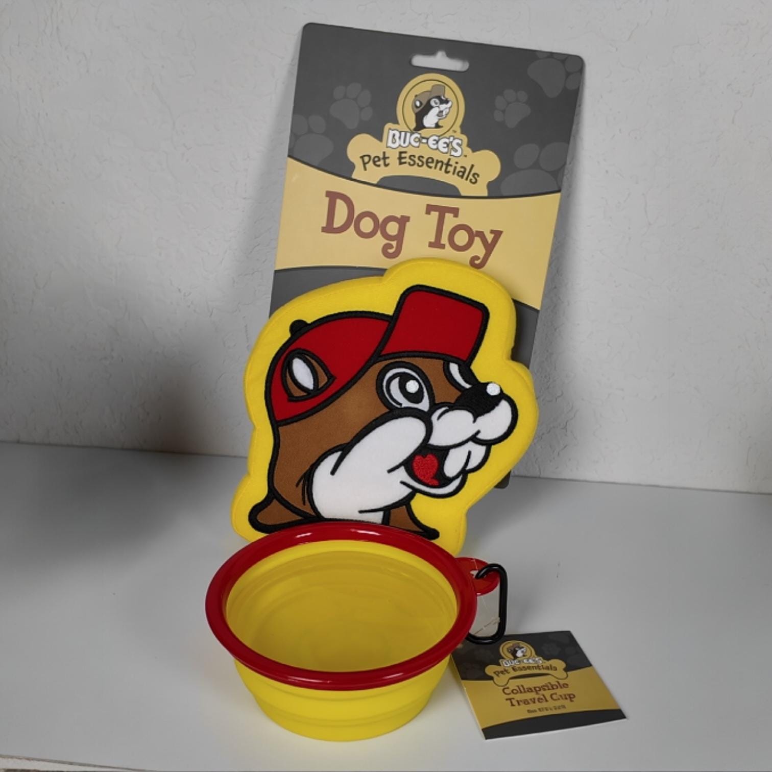 Buc-ee's Mobile Dog Water Cup and Toy Set