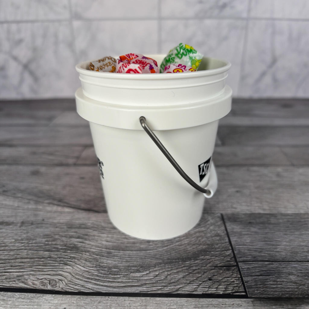 Tractor Supply White Mini Bucket Peppermint Lollipop Gift Basket