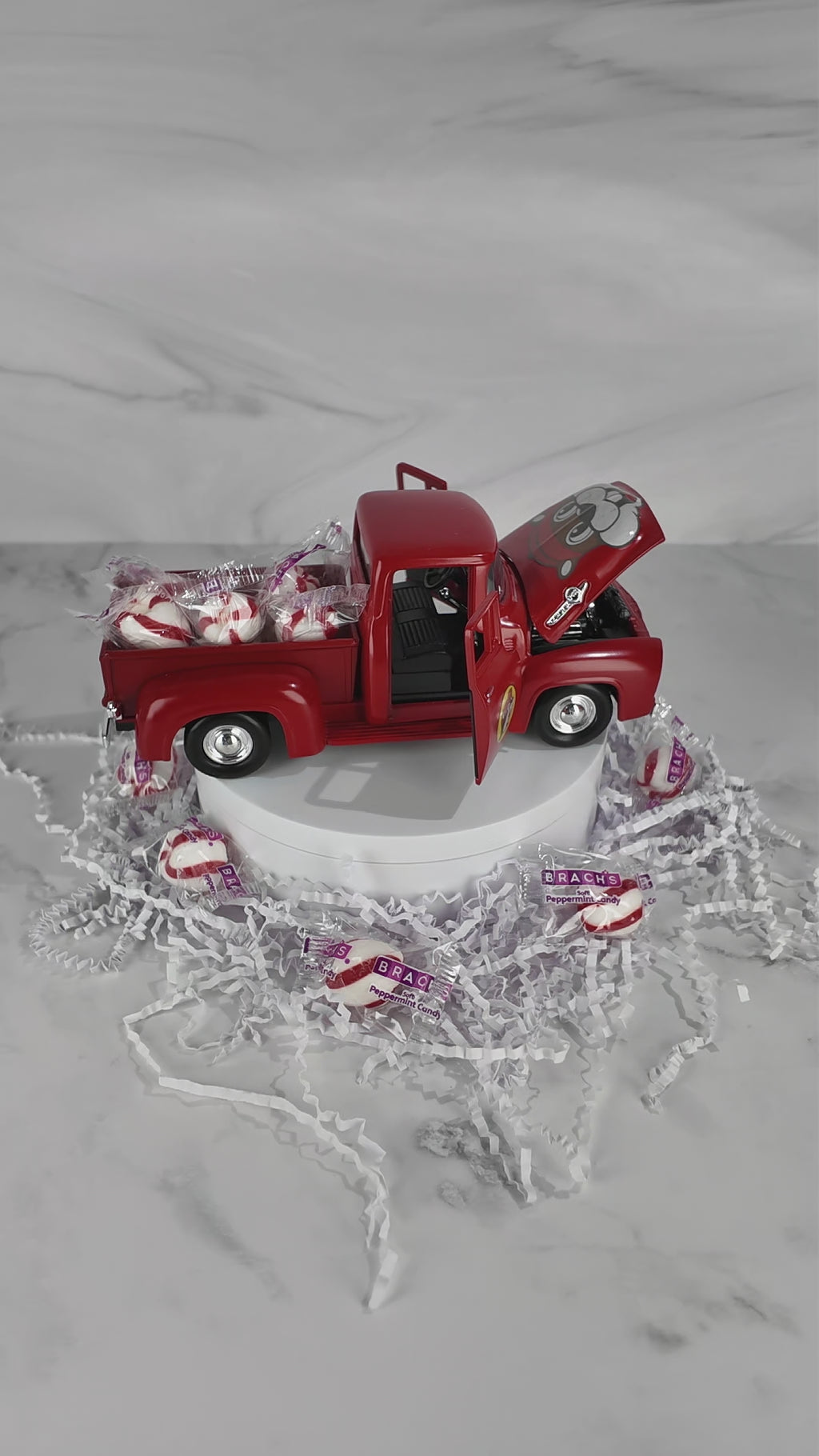 Buc-ee's Collectible 1956 Ford F-100 Pickup Peppermint Candies Truckload Gift Set