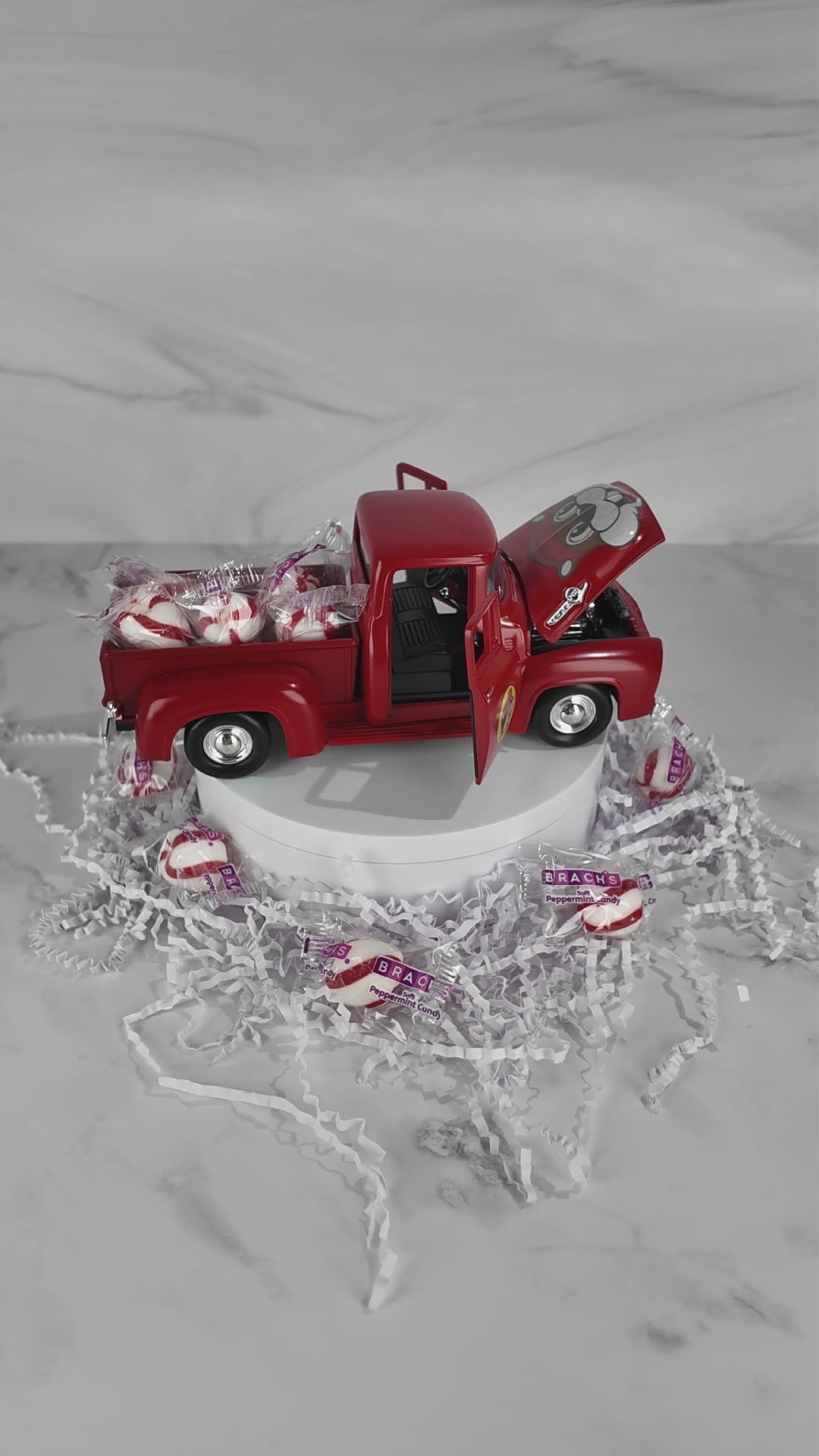 Buc-ee's Collectible 1956 Ford F-100 Pickup Peppermint Candies Truckload Gift Set
